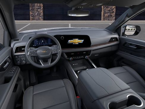 New 2025 Chevrolet Suburban Premier image 39