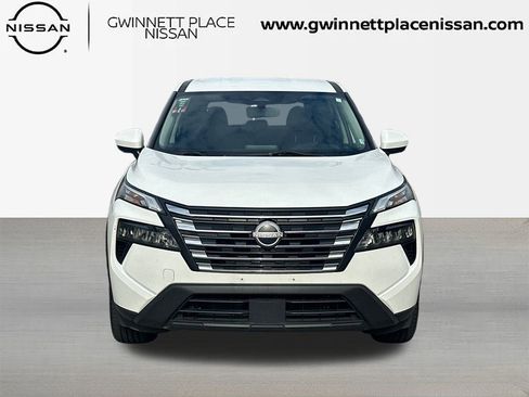 Used 2024 Nissan Rogue SV image 2