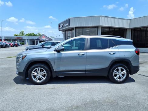 Used 2024 GMC Terrain SLE w/ Driver Convenience Package AWD/4WD image 2