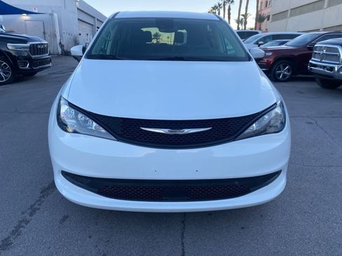 Used 2023 Chrysler Voyager LX image 2