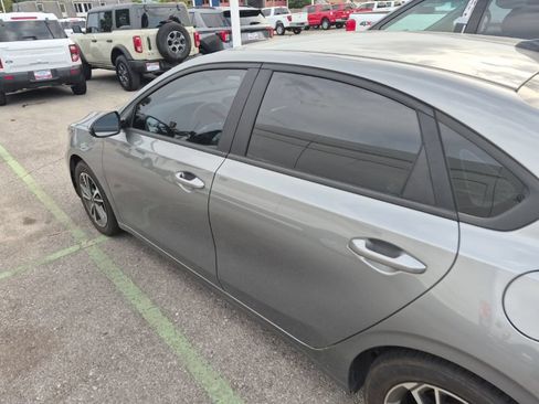 Used 2023 Kia Forte LXS w/ LXS Technology Package FWD image 7