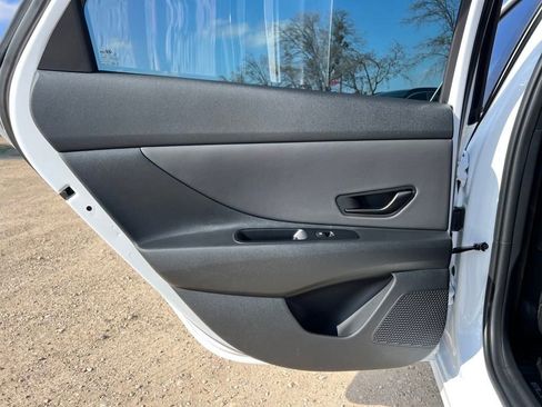 Used 2025 Hyundai Elantra SEL image 10