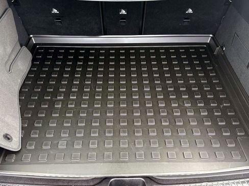 Used 2025 Mercedes-Benz GLC 43 AMG 4MATIC image 11