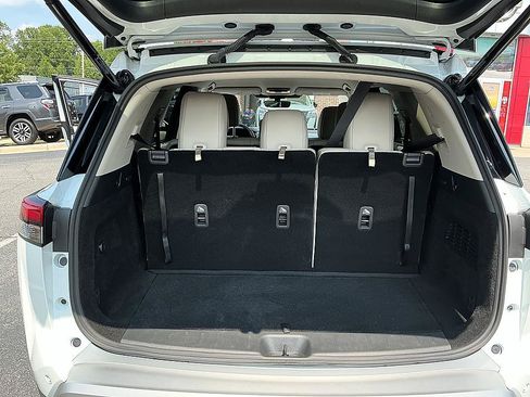 Certified 2025 Nissan Pathfinder SL FWD image 28