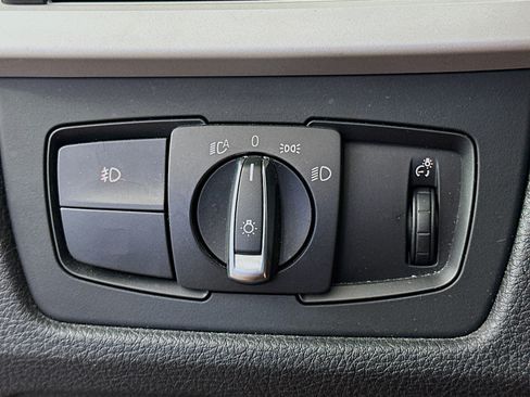 Used 2013 BMW 320i Sedan RWD image 16