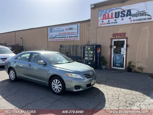 Used 2011 Toyota Camry LE image 3