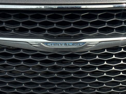 Used 2015 Chrysler 300 Limited RWD image 51