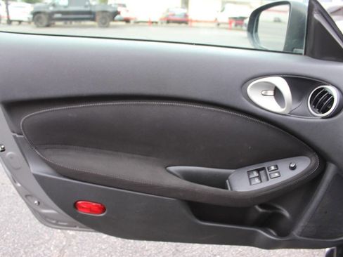 Used 2011 Nissan 370Z Coupe image 14