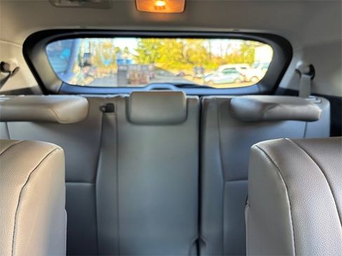 Used 2025 Toyota Highlander XLE image 29