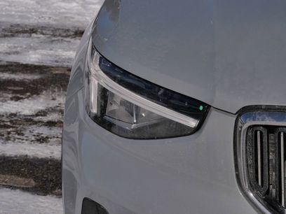 Used 2024 Volvo XC40 B5 Core