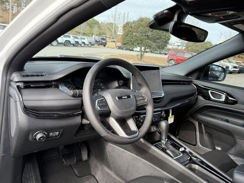 New 2026 Jeep Compass Latitude image 16