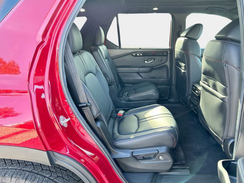 Used 2025 Honda Pilot TrailSport image 13