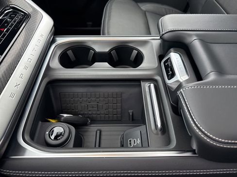 New 2025 Ford Expedition Platinum w/ Stealth Performance Package image 26