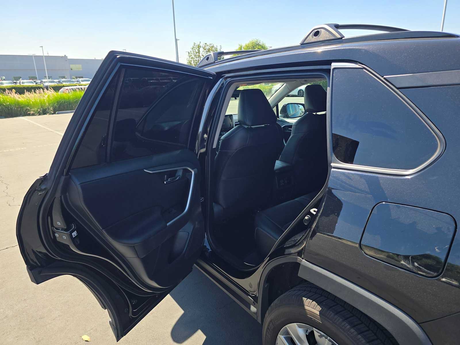 Used 2019 Toyota RAV4 XLE Premium w/ Carpet Mat Package FWD image 15