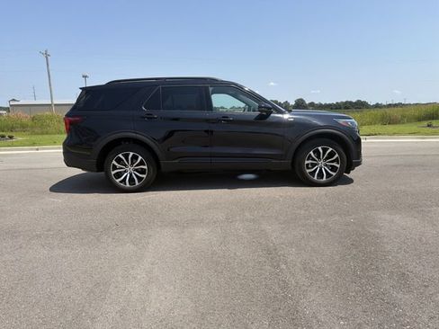 Used 2025 Ford Explorer ST-Line AWD/4WD image 4