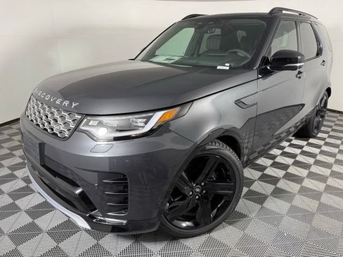 Used 2025 Land Rover Discovery Metropolitan Edition AWD/4WD image 2