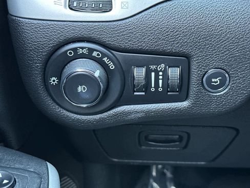 Used 2018 Jeep Cherokee Overland AWD/4WD image 31