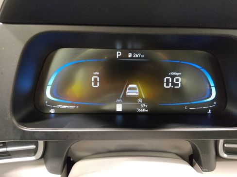 Used 2025 Hyundai Elantra SE w/ Cargo Package image 23