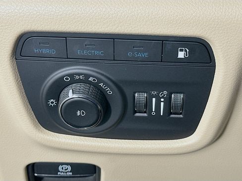Used 2022 Jeep Grand Cherokee Limited 4xe w/ Luxury Tech Group II AWD/4WD image 17