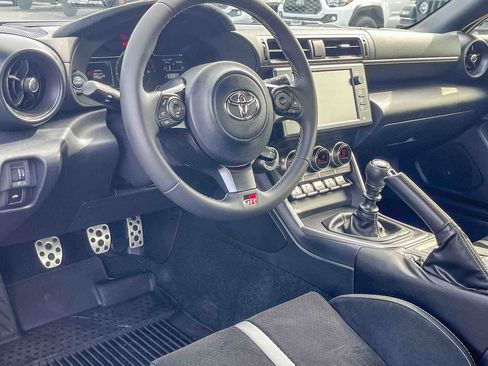 Used 2024 Toyota GR86 Premium image 11