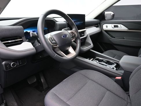 New 2025 Ford Explorer Active image 18