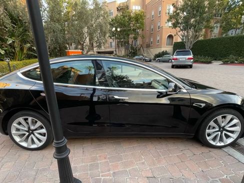 Used 2018 Tesla Model 3 Long Range RWD image 5