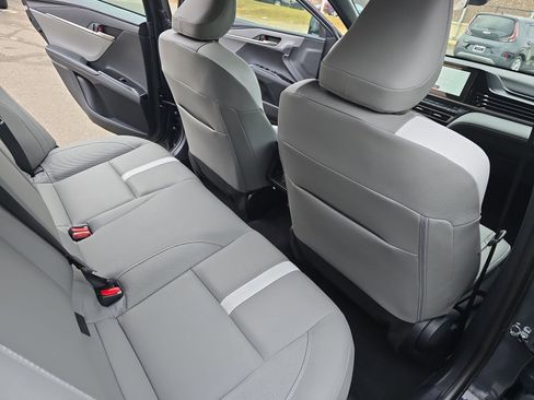 Used 2025 Toyota Camry SE image 17