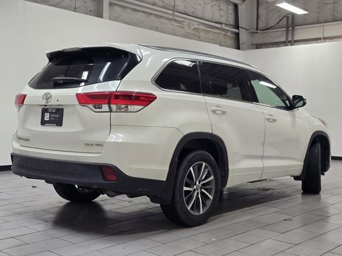 Used 2018 Toyota Highlander XLE image 16