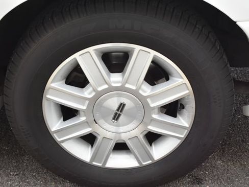 Used 2008 Lincoln Town Car Executive RWD image 49