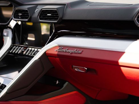 Used 2022 Lamborghini Urus image 70