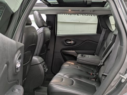 Used 2021 Jeep Cherokee Limited image 12