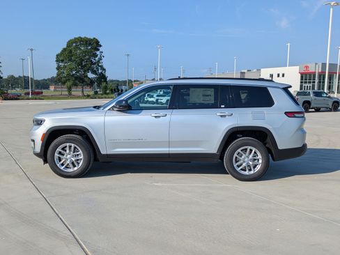 New 2026 Jeep Grand Cherokee L Laredo RWD image 2