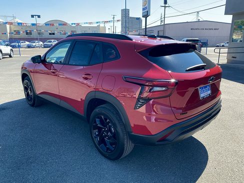 New 2026 Chevrolet Trax LT w/ Sunroof Package FWD image 11