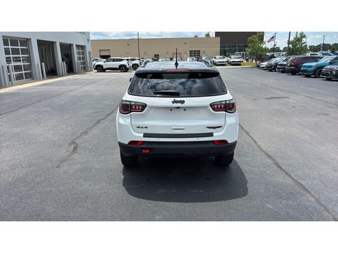 Used 2025 Jeep Compass Trailhawk AWD/4WD image 5