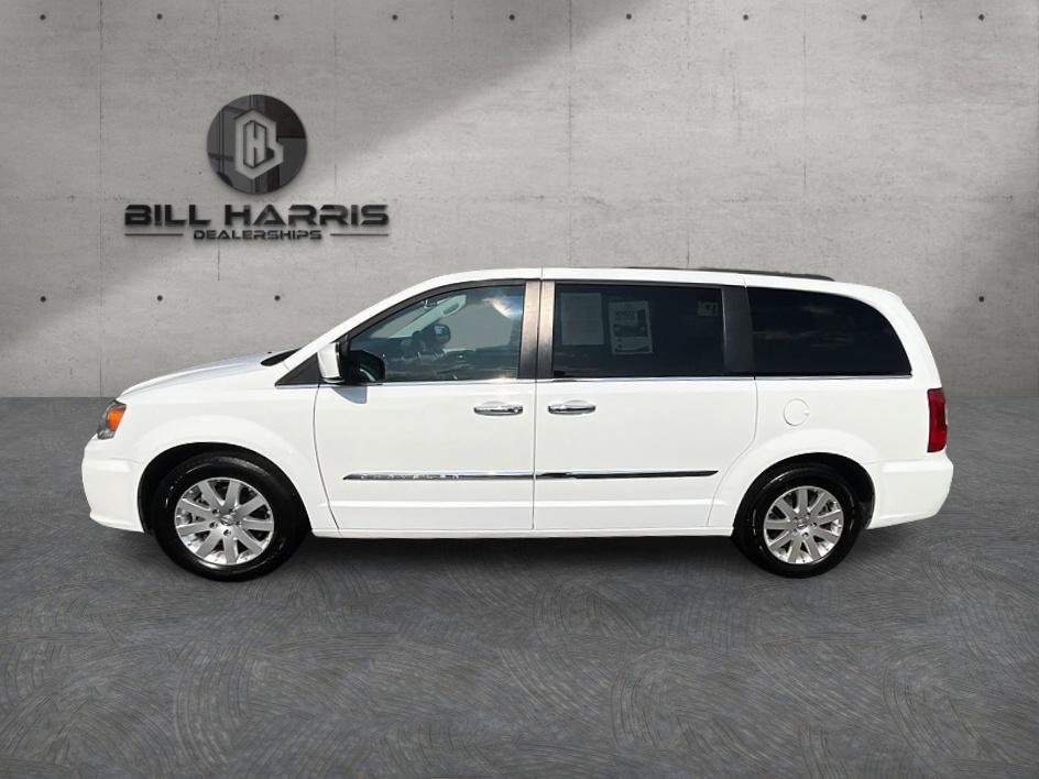 Used 2016 Chrysler Town & Country Touring w/ Driver Convenience Group FWD image 10