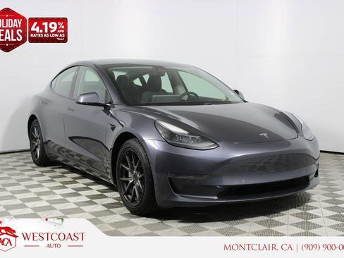 Used 2021 Tesla Model 3 Standard Range Plus image 1