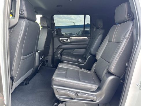 Used 2022 Chevrolet Suburban RST w/ Luxury Package image 25