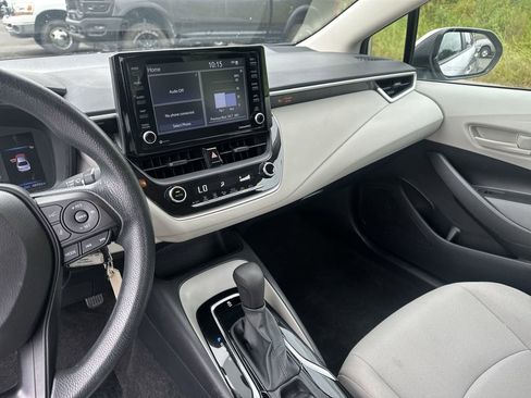 Used 2022 Toyota Corolla LE image 23