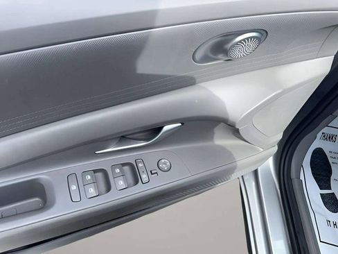 Used 2023 Hyundai Elantra SEL image 7