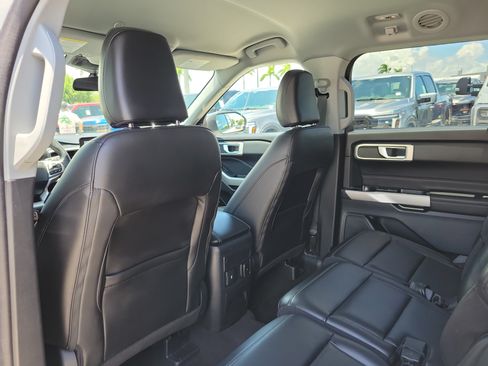 Used 2023 Ford Explorer XLT w/ Equipment Group 202A RWD image 13