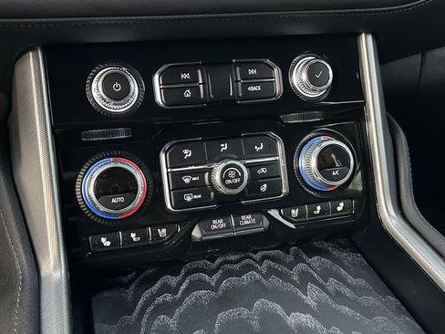 Used 2023 GMC Yukon Denali w/ Denali Reserve Package image 27