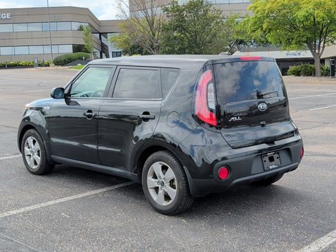Used 2019 Kia Soul FWD image 3