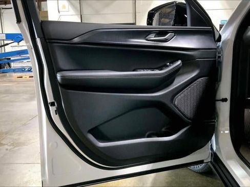 New 2025 Jeep Grand Cherokee Altitude image 42