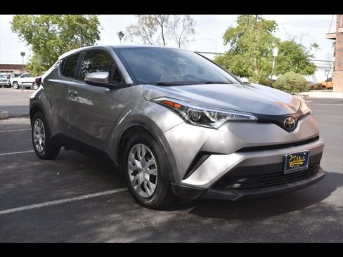 Used 2019 Toyota C-HR LE FWD image 2