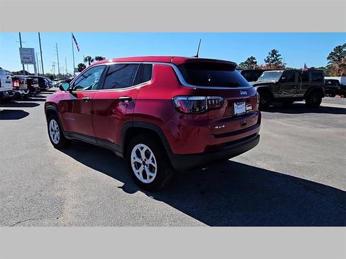 Used 2025 Jeep Compass Sport image 32