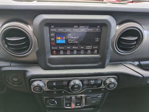 Used 2022 Jeep Wrangler Sport AWD/4WD image 19