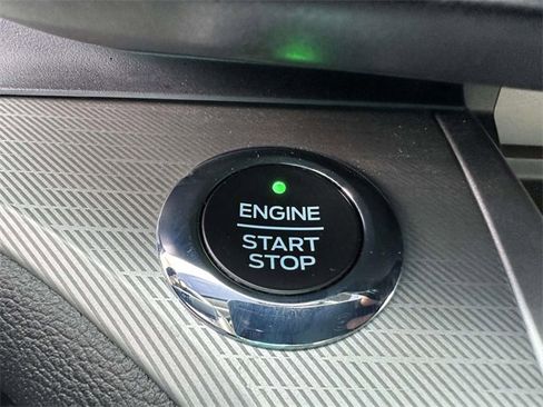 Used 2021 Ford Explorer XLT w/ Equipment Group 202A image 33