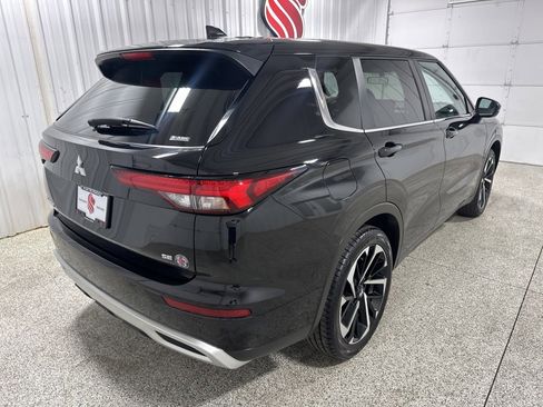 Used 2024 Mitsubishi Outlander AWD image 10