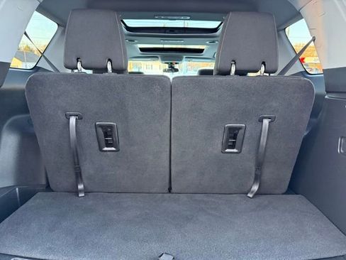 Used 2023 GMC Acadia SLE w/ Driver Convenience Package image 12