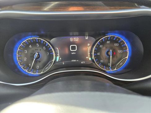 Used 2021 Chrysler Pacifica Limited image 17